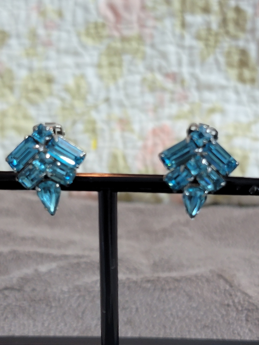 VINTAGE Bright Blue RHINESTONES Cluster Clip-On Earrings